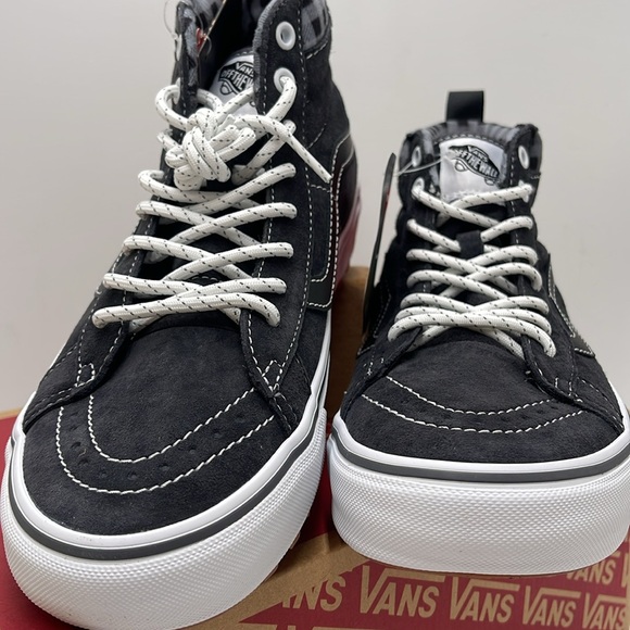 Vans Women’s Sk8-Hi Mte-1 Plaid Grey/White
VN0A5HZYGYW Boots Sneakers - Picture 7 of 16